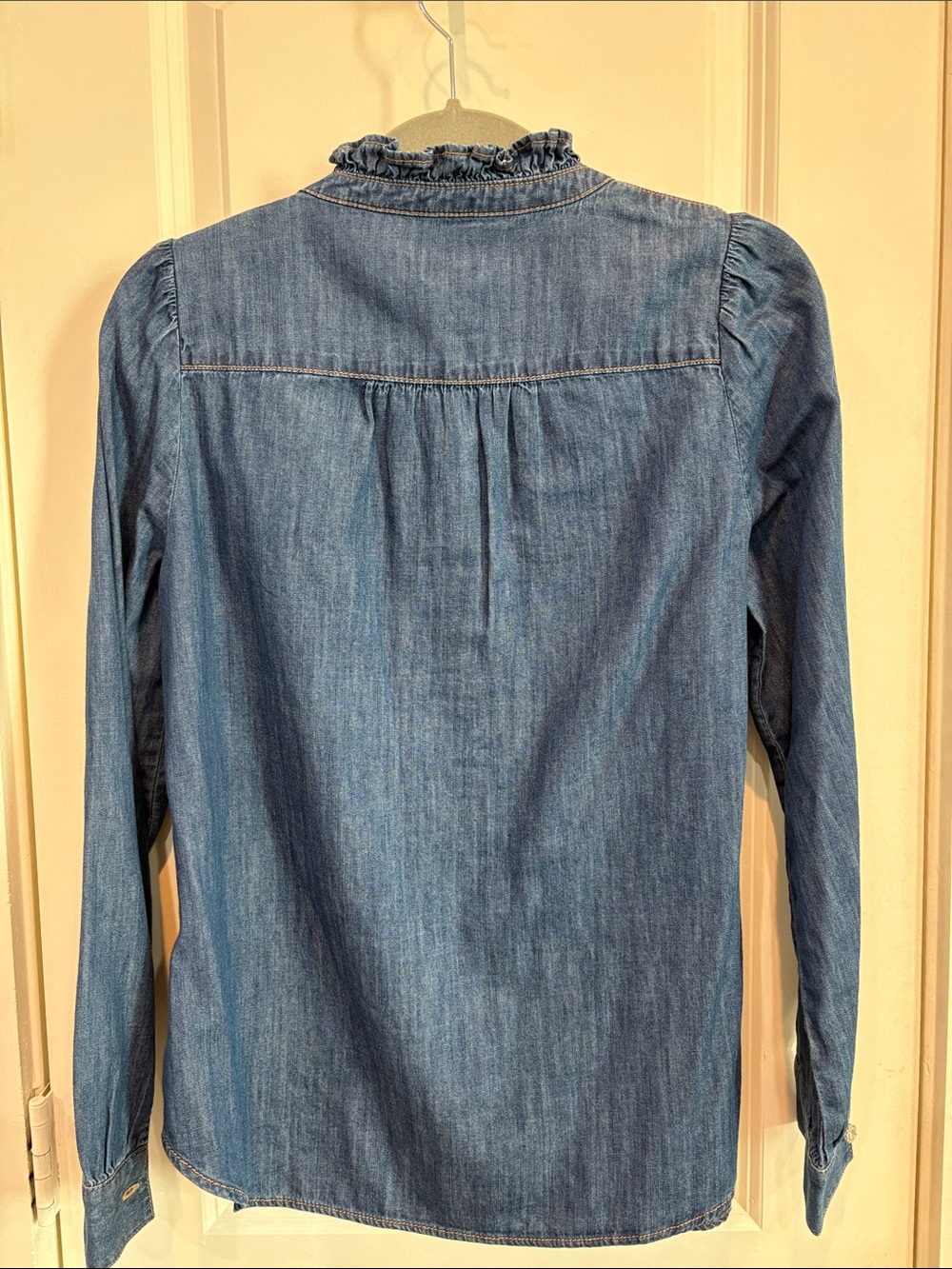 NWT- Talbots Chambray Ruffle Top - Picture 4 of 5